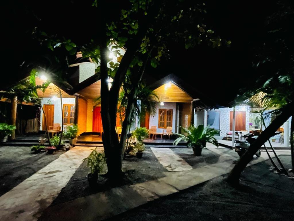 New Roy Guest House كالكوداه المظهر الخارجي الصورة