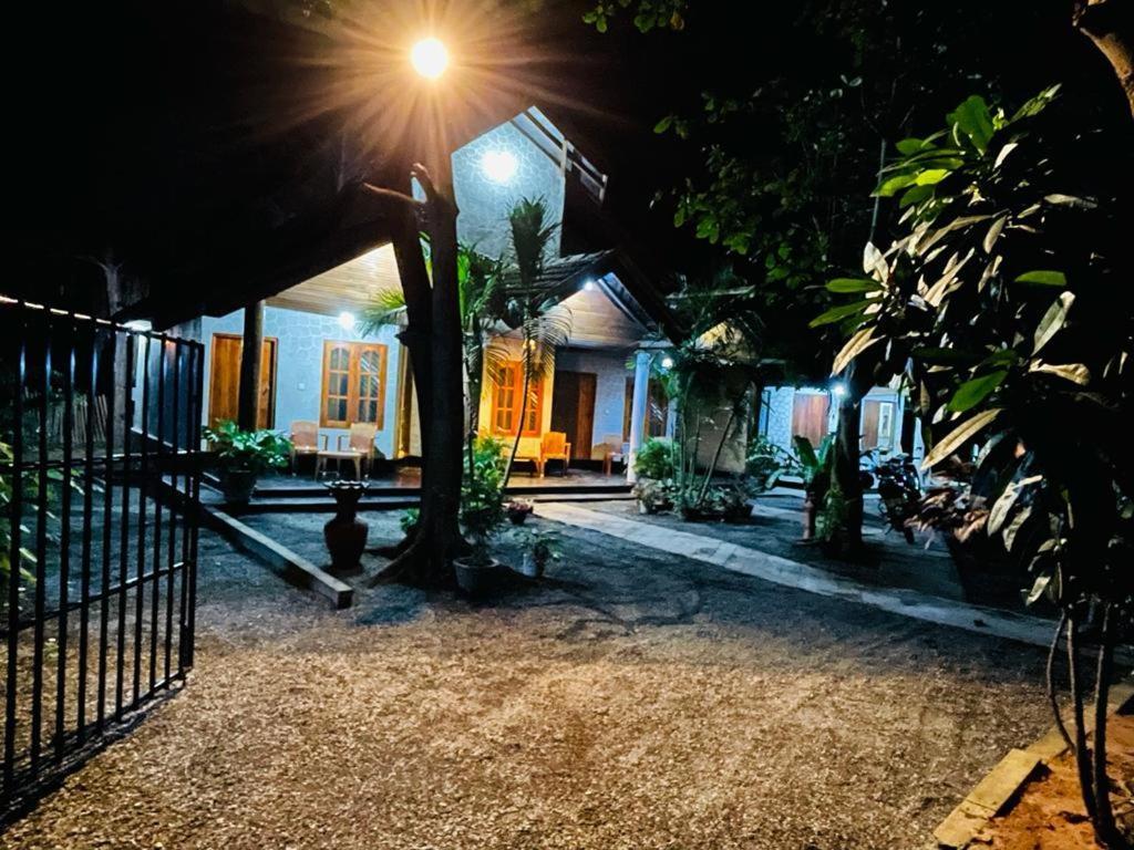New Roy Guest House كالكوداه المظهر الخارجي الصورة