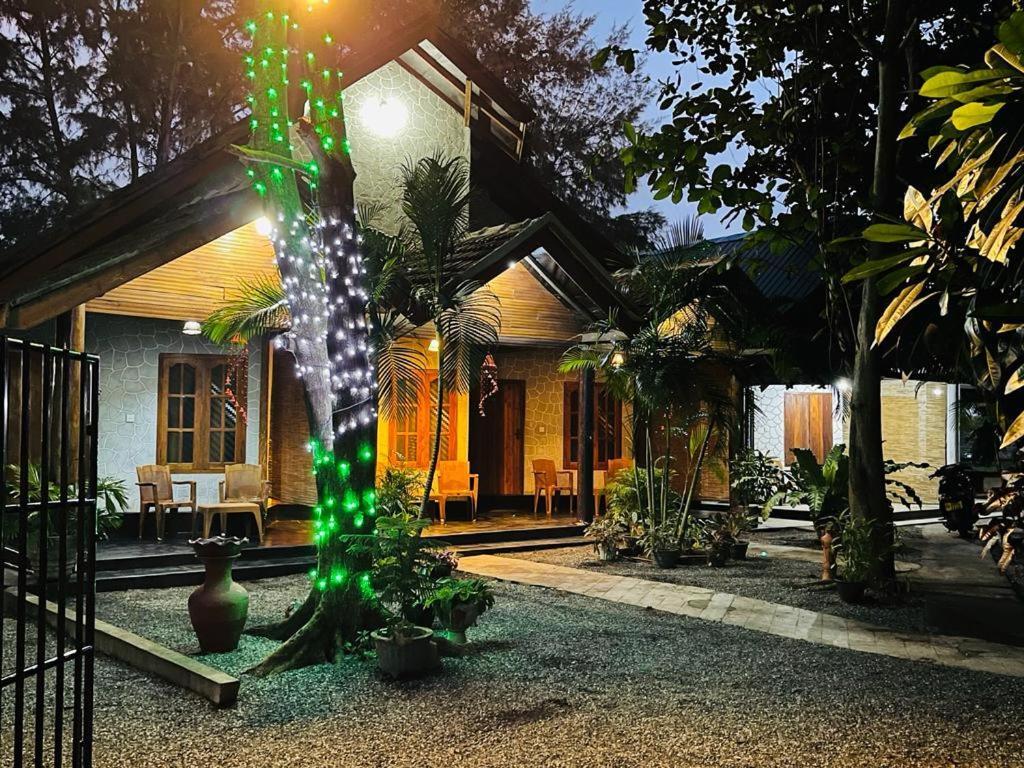 New Roy Guest House كالكوداه المظهر الخارجي الصورة