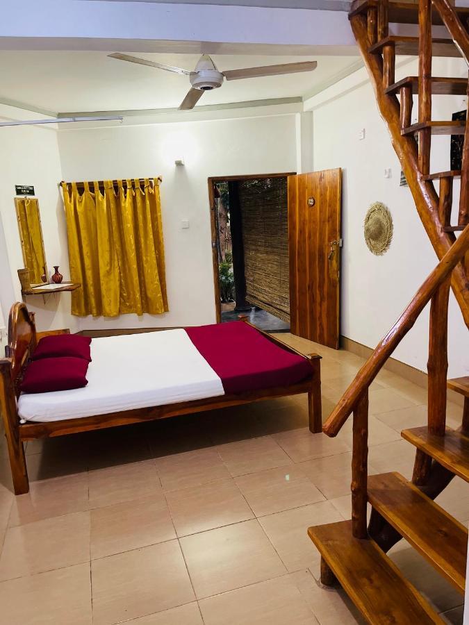 New Roy Guest House كالكوداه المظهر الخارجي الصورة