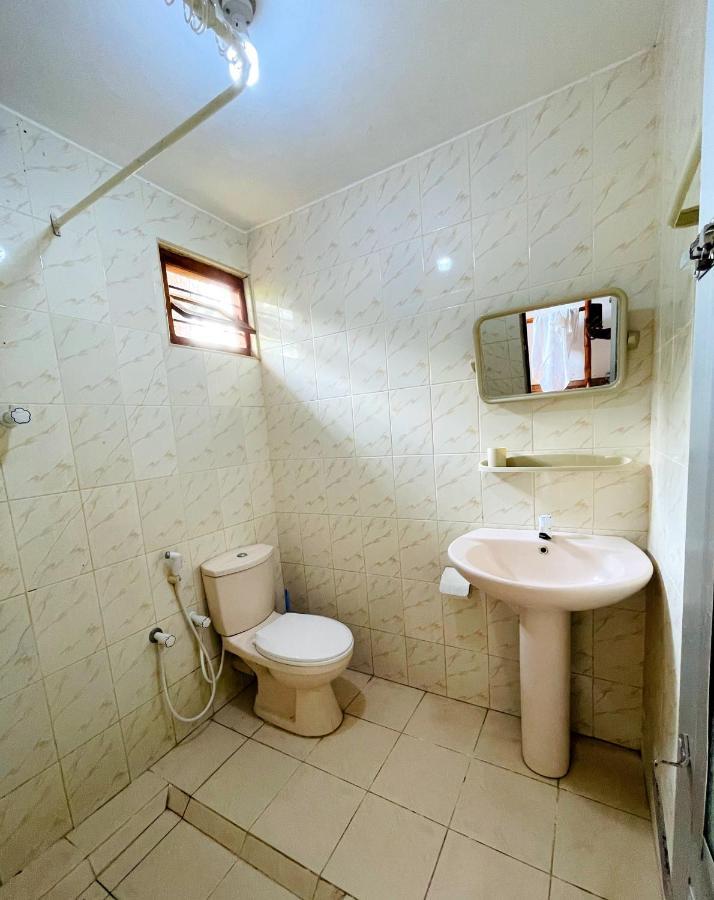 New Roy Guest House كالكوداه المظهر الخارجي الصورة