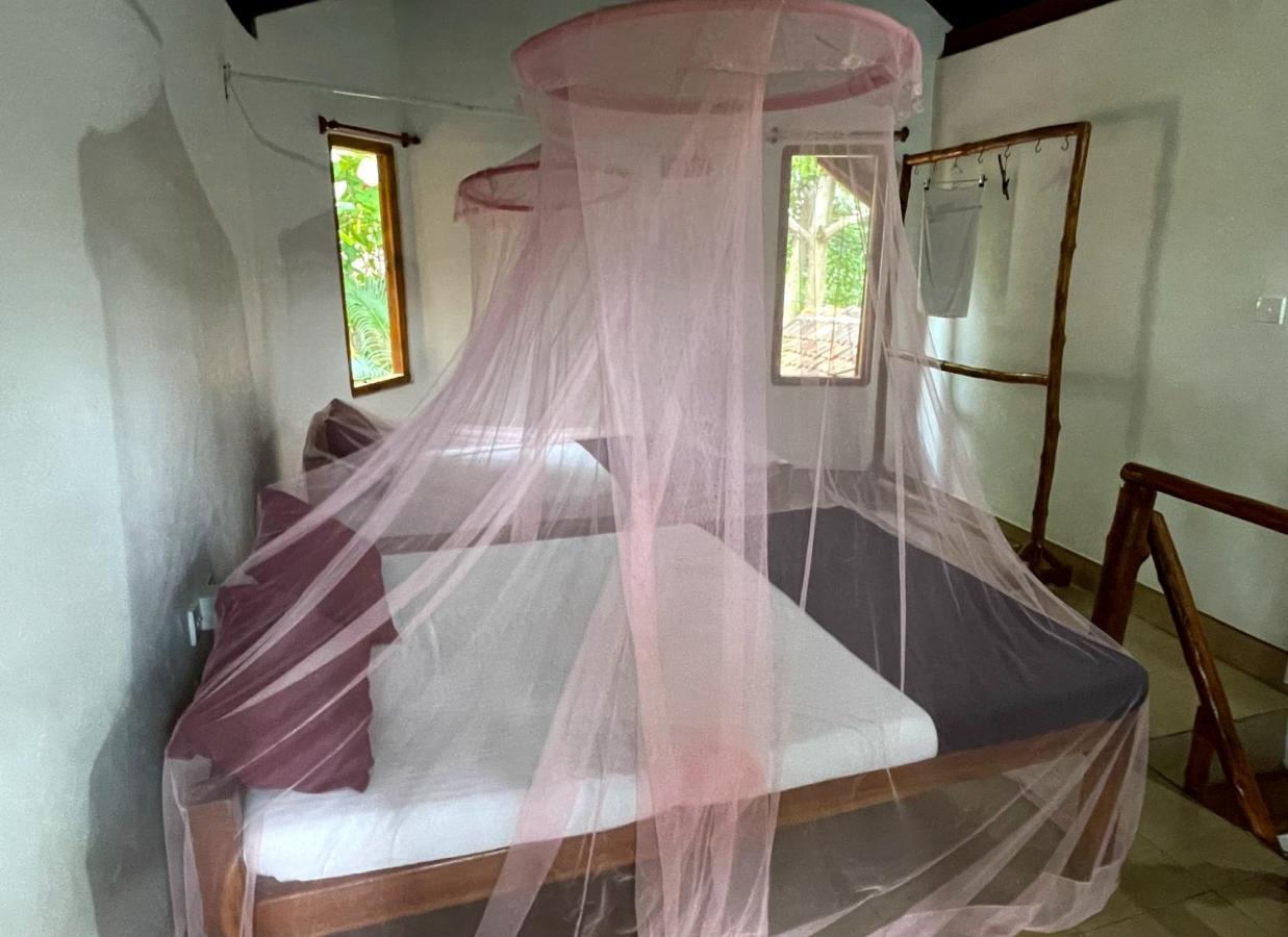 New Roy Guest House كالكوداه المظهر الخارجي الصورة
