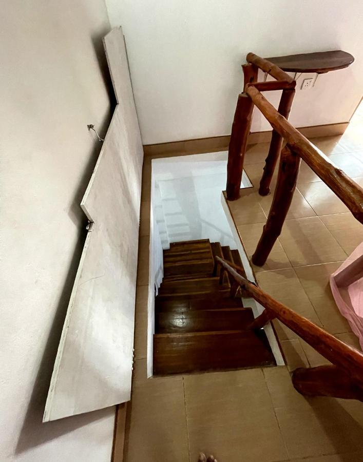 New Roy Guest House كالكوداه المظهر الخارجي الصورة