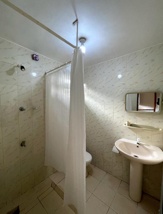 New Roy Guest House كالكوداه المظهر الخارجي الصورة