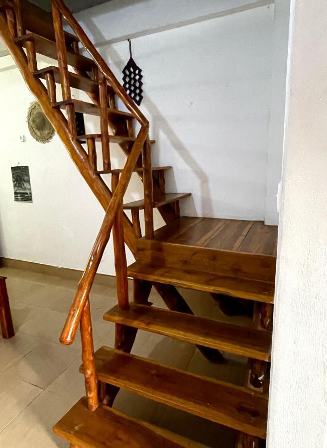 New Roy Guest House كالكوداه المظهر الخارجي الصورة