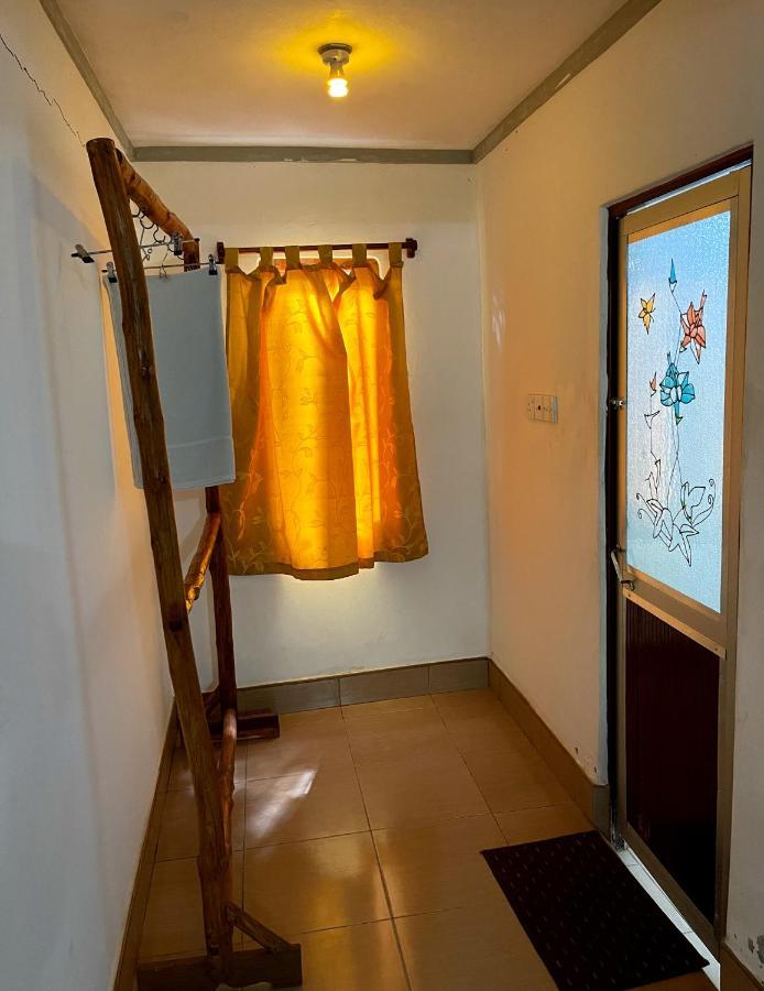 New Roy Guest House كالكوداه المظهر الخارجي الصورة