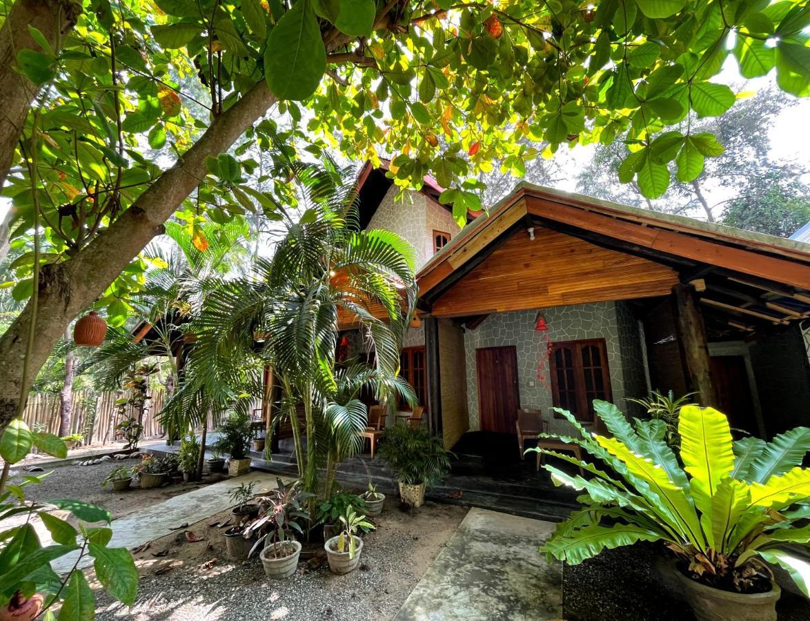 New Roy Guest House كالكوداه المظهر الخارجي الصورة
