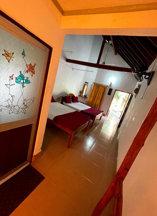 New Roy Guest House كالكوداه المظهر الخارجي الصورة